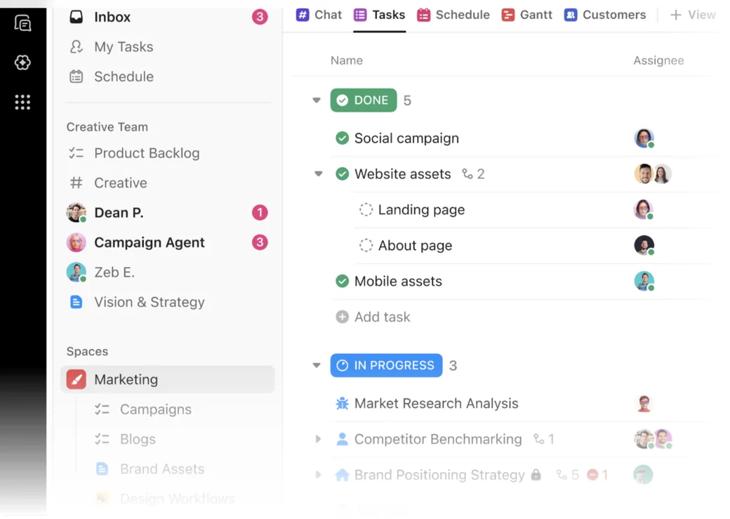 L'interface de ClickUp, avec ses statuts, ses vues et ses responsables Interface de ClickUp : une liste de tâches organisée par statut (Terminé, En cours) avec responsables et vues multiples
