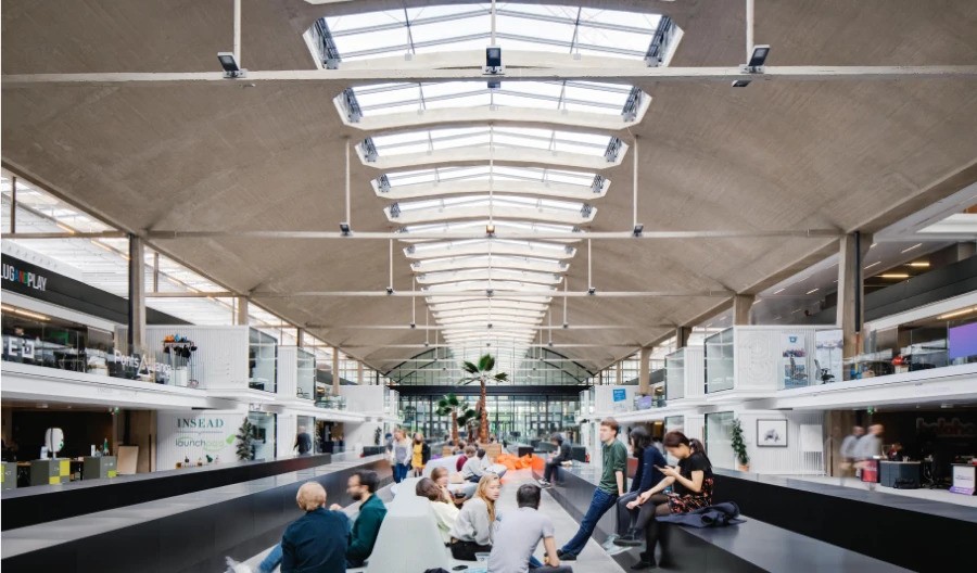 intérieur de la station f de paris