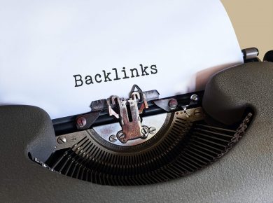 machine à écrire avec écrit le mot backlinks